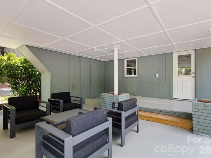 33 Maywood Road, Asheville, NC 28804.  MLS# CAR4420601, YatesRealty ID 49789. Great entertaining space