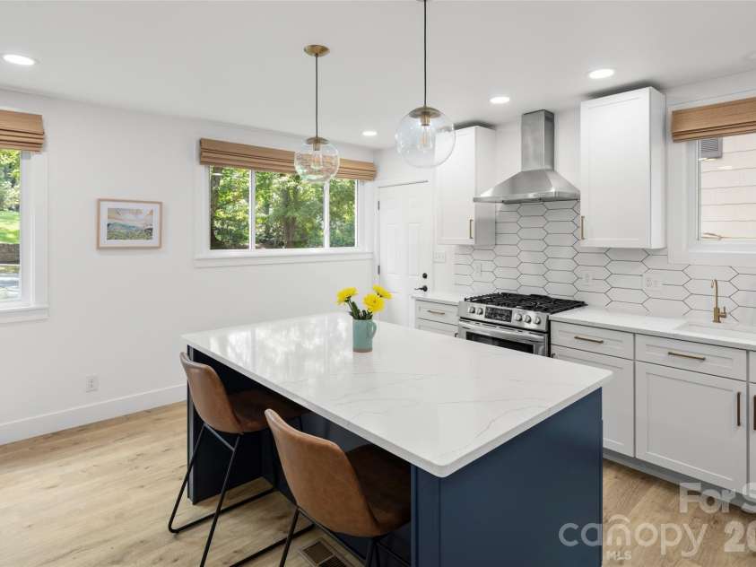 33 Maywood Road, Asheville, NC 28804.  MLS# CAR4420601, YatesRealty ID 49789. This is truly a great space for entertaining