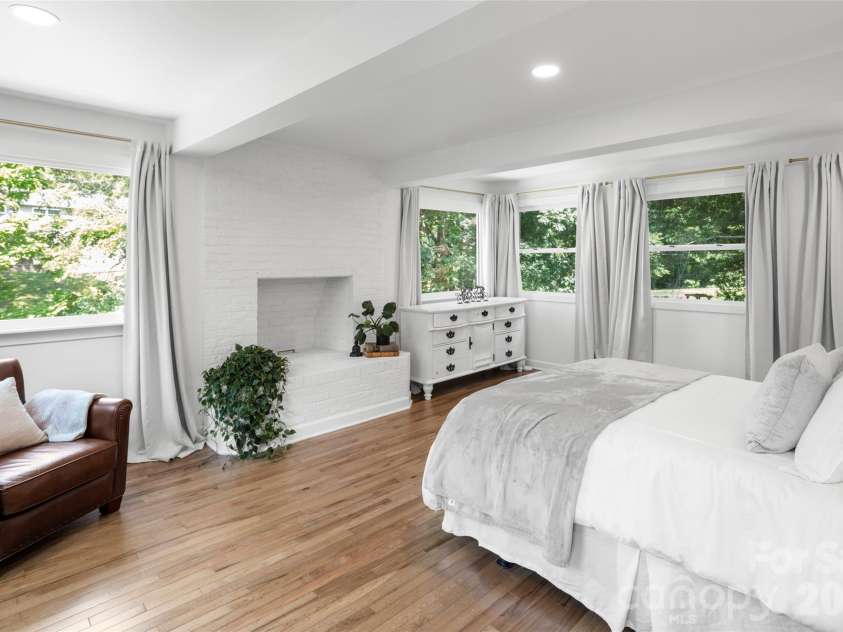 33 Maywood Road, Asheville, NC 28804.  MLS# CAR4420601, YatesRealty ID 49789. Windows on three sides