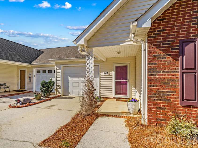 143 Ashwood Lane, Mooresville, NC 28117.  MLS# CAR4349646, YatesRealty ID 4979. Duet-style patio home