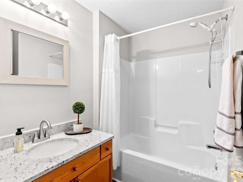 143 Ashwood Lane, Mooresville, NC 28117.  MLS# CAR4349646, YatesRealty ID 4979. Guest Bath