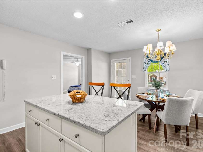 143 Ashwood Lane, Mooresville, NC 28117.  MLS# CAR4349646, YatesRealty ID 4979. Large Island with area for seating