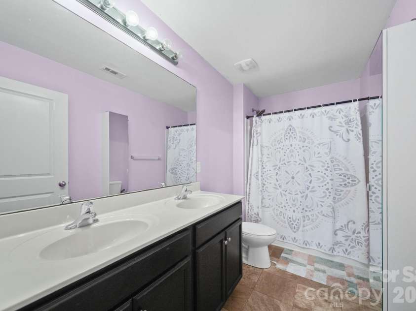 4104 Long Arrow Drive, Concord, NC 28025.  MLS# CAR4420613, YatesRealty ID 49790. 2ND Floor Hall Bath