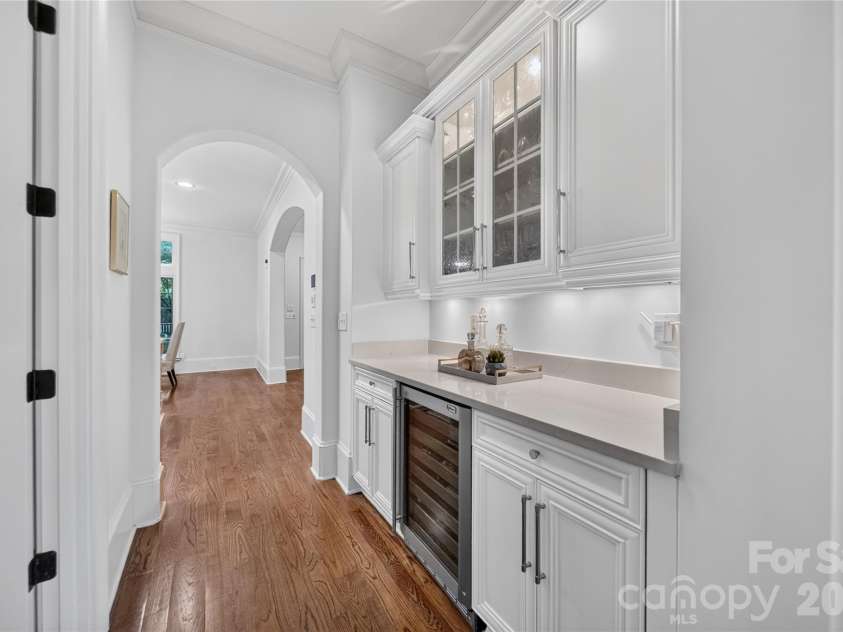 229 Wrenwood Lane, Charlotte, NC 28211.  MLS# CAR4420649, YatesRealty ID 49792. Bar
