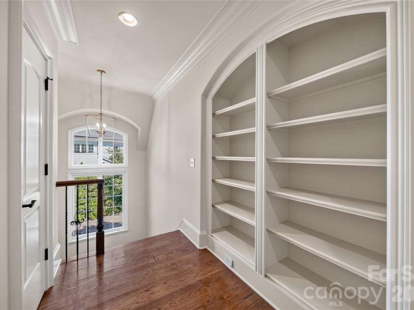 229 Wrenwood Lane, Charlotte, NC 28211.  MLS# CAR4420649, YatesRealty ID 49792. Hallway