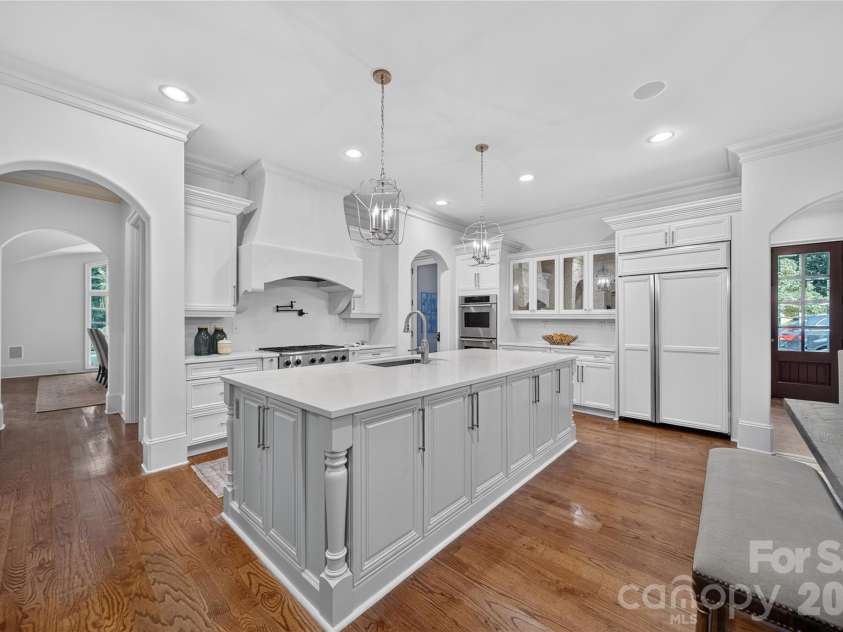 229 Wrenwood Lane, Charlotte, NC 28211.  MLS# CAR4420649, YatesRealty ID 49792. Kitchen