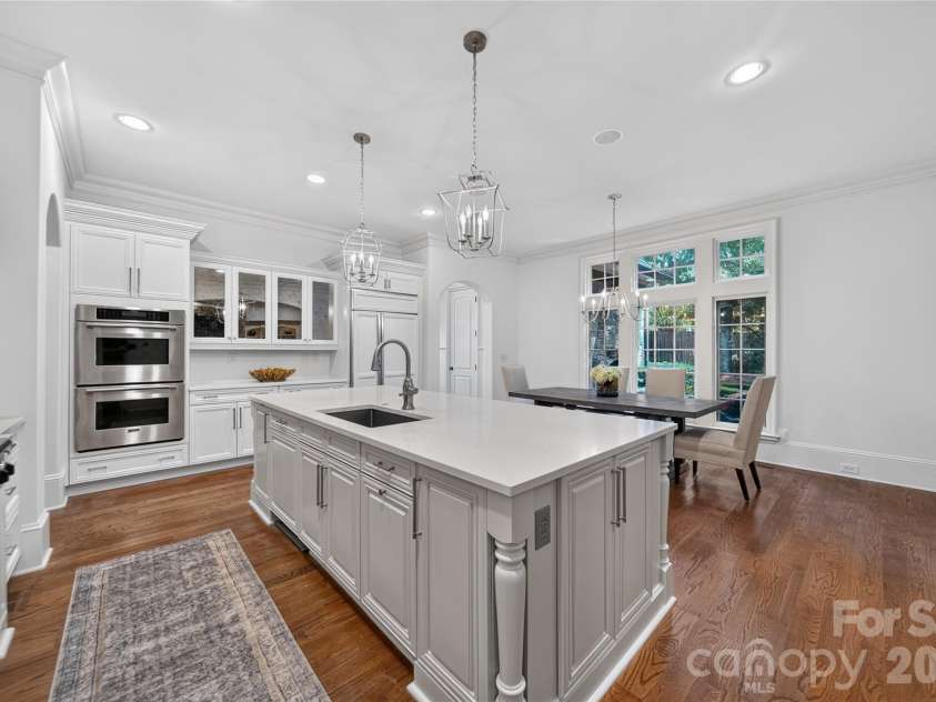 229 Wrenwood Lane, Charlotte, NC 28211.  MLS# CAR4420649, YatesRealty ID 49792. Kitchen