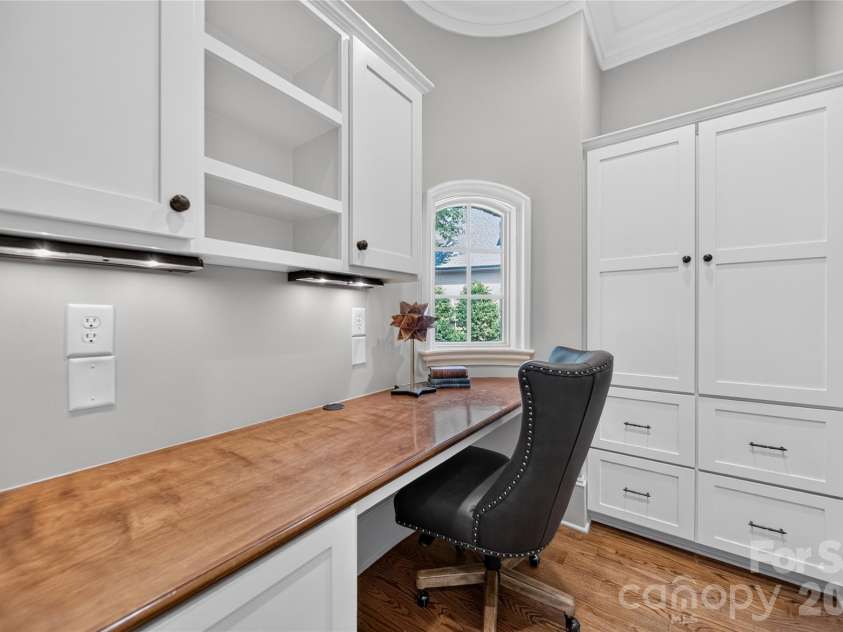 229 Wrenwood Lane, Charlotte, NC 28211.  MLS# CAR4420649, YatesRealty ID 49792. Office