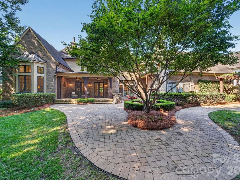 229 Wrenwood Lane, Charlotte, NC 28211.  MLS# CAR4420649, YatesRealty ID 49792. Private Backyard