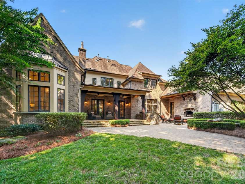 229 Wrenwood Lane, Charlotte, NC 28211.  MLS# CAR4420649, YatesRealty ID 49792. Private Backyard