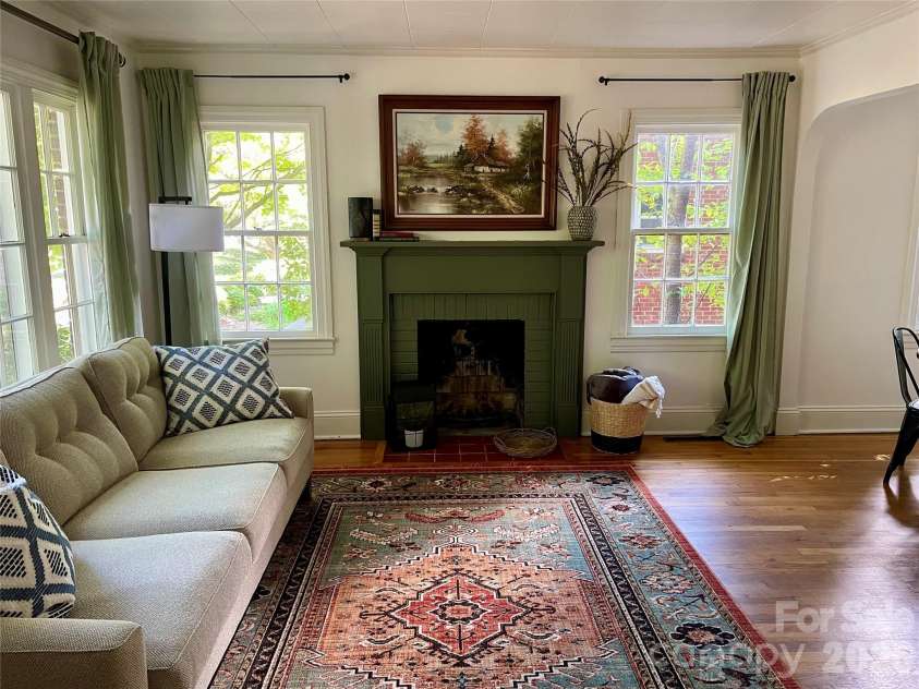 652 Davie Avenue, Statesville, NC 28677.  MLS# CAR4420445, YatesRealty ID 49794. 