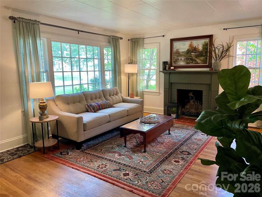 652 Davie Avenue, Statesville, NC 28677.  MLS# CAR4420445, YatesRealty ID 49794. 