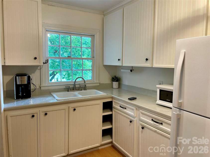 652 Davie Avenue, Statesville, NC 28677.  MLS# CAR4420445, YatesRealty ID 49794. 