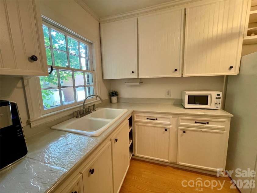 652 Davie Avenue, Statesville, NC 28677.  MLS# CAR4420445, YatesRealty ID 49794. 