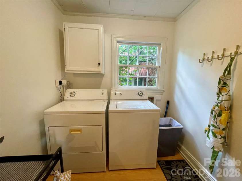 652 Davie Avenue, Statesville, NC 28677.  MLS# CAR4420445, YatesRealty ID 49794. 
