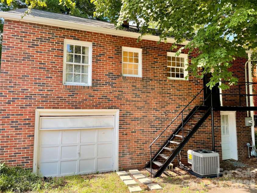 652 Davie Avenue, Statesville, NC 28677.  MLS# CAR4420445, YatesRealty ID 49794. 