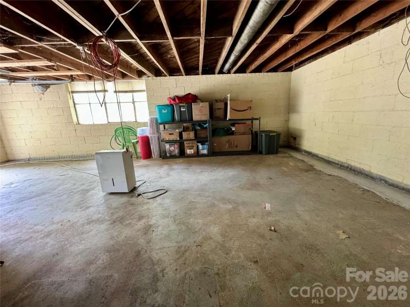 652 Davie Avenue, Statesville, NC 28677.  MLS# CAR4420445, YatesRealty ID 49794. 