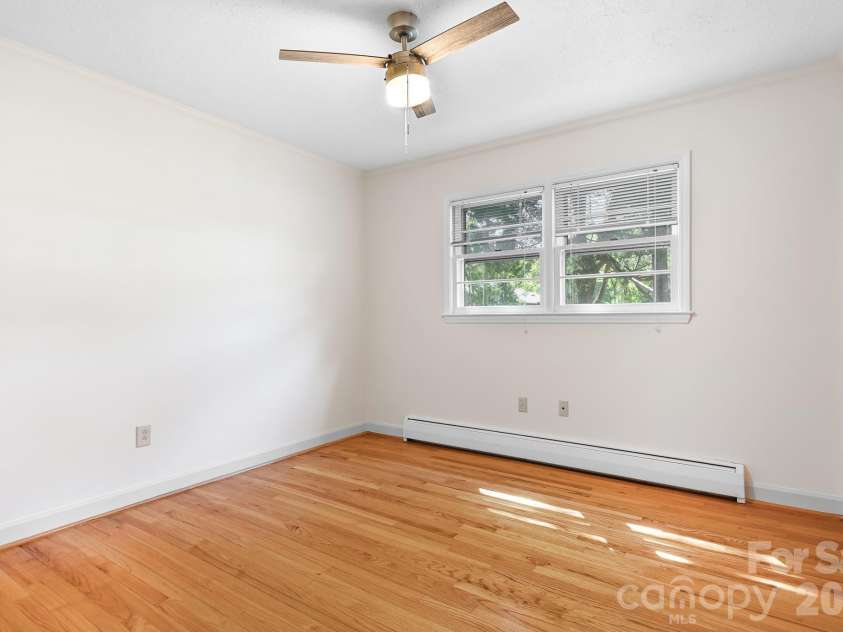 316 Hudson Drive, Harrisburg, NC 28075.  MLS# CAR4420210, YatesRealty ID 49798. Middle bedroom