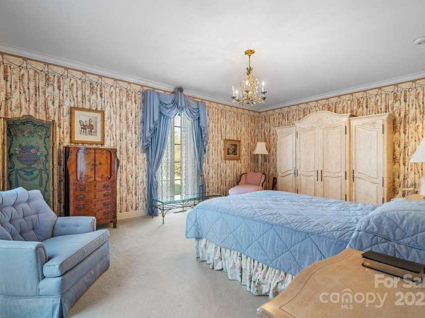 135 Claron Place, Lenoir, NC 28645.  MLS# CAR4213212, YatesRealty ID 498. 2nd Primary Bath on Main Level