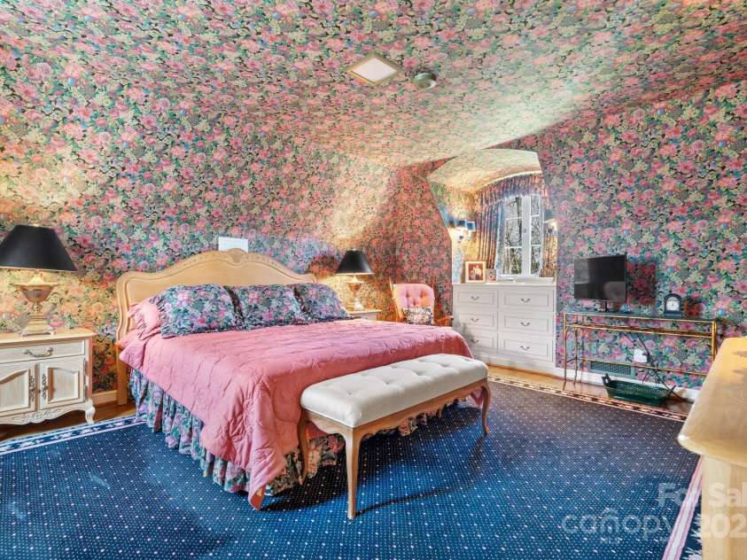 135 Claron Place, Lenoir, NC 28645.  MLS# CAR4213212, YatesRealty ID 498. 2nd Upstairs Primary Bedroom