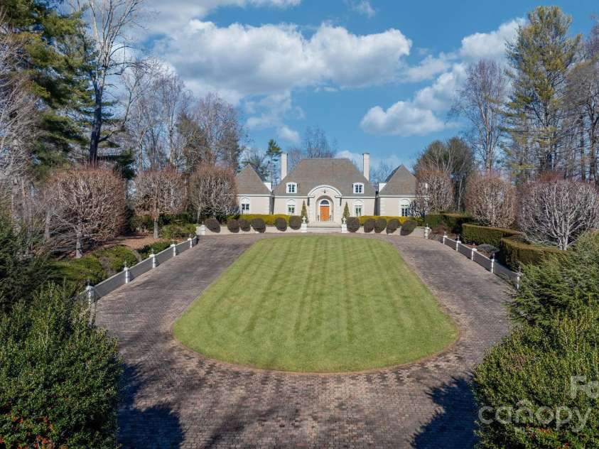 135 Claron Place, Lenoir, NC 28645.  MLS# CAR4213212, YatesRealty ID 498. Grand Entrance