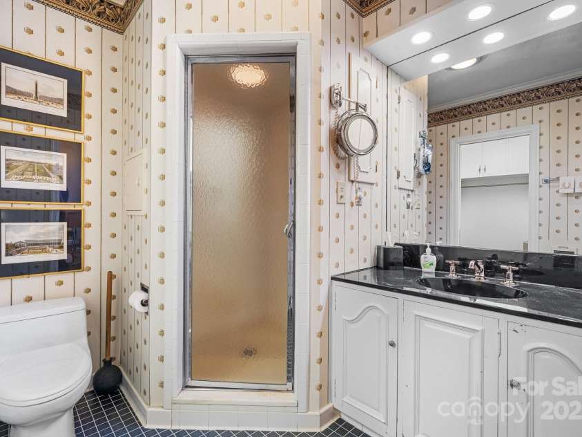 135 Claron Place, Lenoir, NC 28645.  MLS# CAR4213212, YatesRealty ID 498. Primary Bath on Main Level