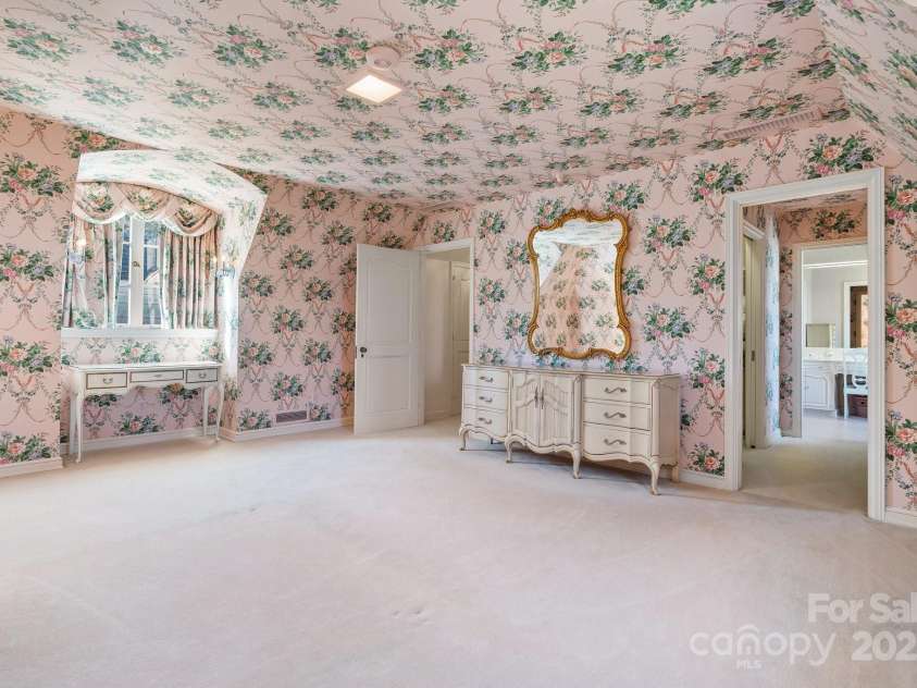 135 Claron Place, Lenoir, NC 28645.  MLS# CAR4213212, YatesRealty ID 498. Upstairs Primary Bedroom