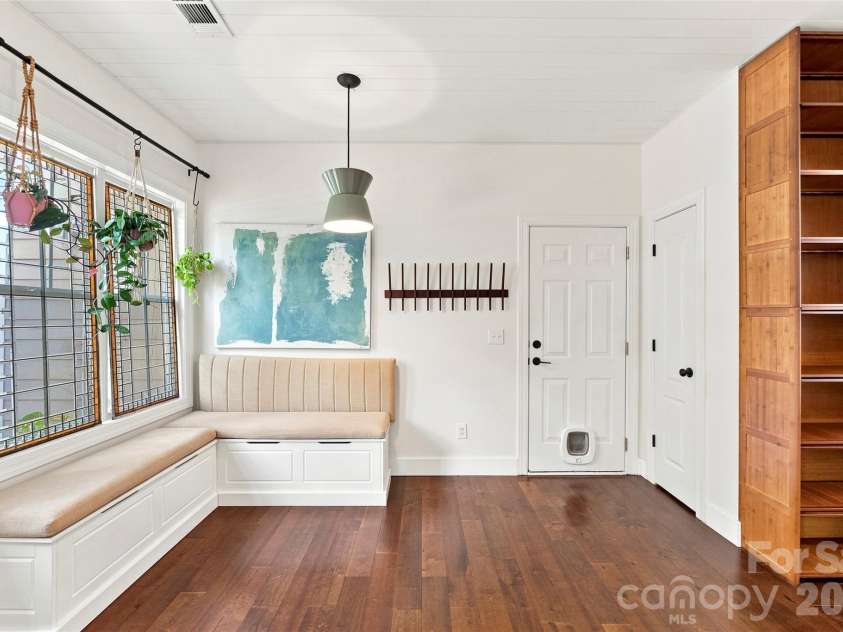 14100 Garden District Row, Huntersville, NC 28078.  MLS# CAR4420231, YatesRealty ID 49800. Breakfast nook with built-in bench seating