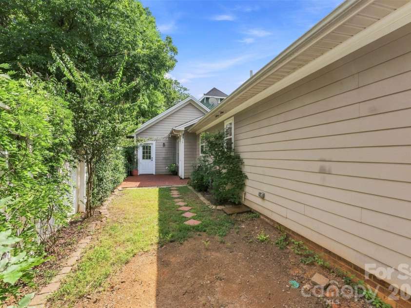 14100 Garden District Row, Huntersville, NC 28078.  MLS# CAR4420231, YatesRealty ID 49800. Fenced in back yard