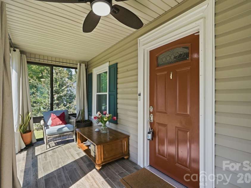 605 Peach Street, Kannapolis, NC 28083.  MLS# CAR4419571, YatesRealty ID 49801. 