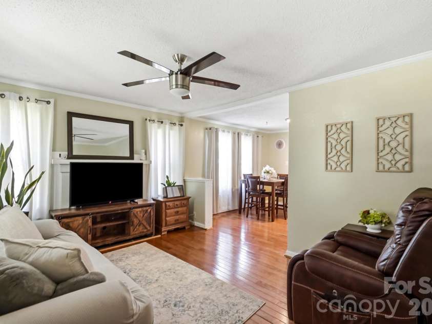 605 Peach Street, Kannapolis, NC 28083.  MLS# CAR4419571, YatesRealty ID 49801. 