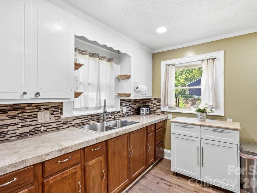 605 Peach Street, Kannapolis, NC 28083.  MLS# CAR4419571, YatesRealty ID 49801. 