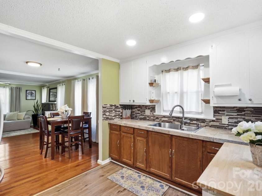 605 Peach Street, Kannapolis, NC 28083.  MLS# CAR4419571, YatesRealty ID 49801. 