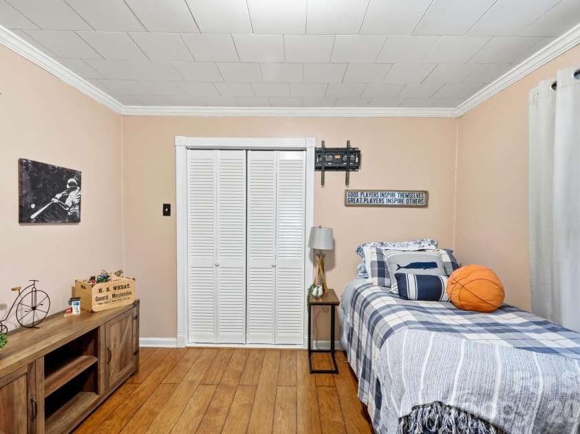 605 Peach Street, Kannapolis, NC 28083.  MLS# CAR4419571, YatesRealty ID 49801. 