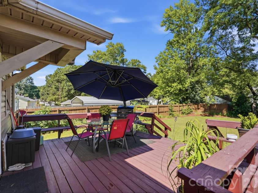 605 Peach Street, Kannapolis, NC 28083.  MLS# CAR4419571, YatesRealty ID 49801. 