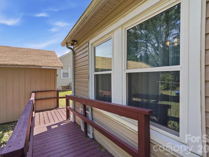 605 Peach Street, Kannapolis, NC 28083.  MLS# CAR4419571, YatesRealty ID 49801. 