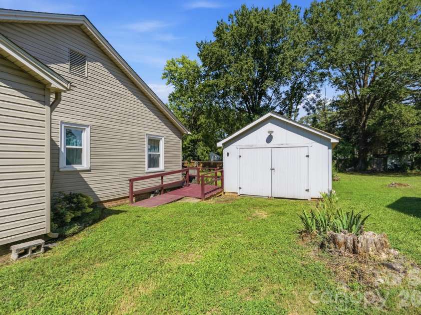 605 Peach Street, Kannapolis, NC 28083.  MLS# CAR4419571, YatesRealty ID 49801. 