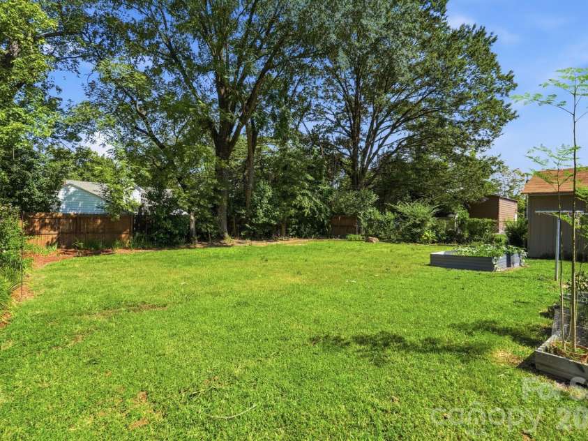 605 Peach Street, Kannapolis, NC 28083.  MLS# CAR4419571, YatesRealty ID 49801. 