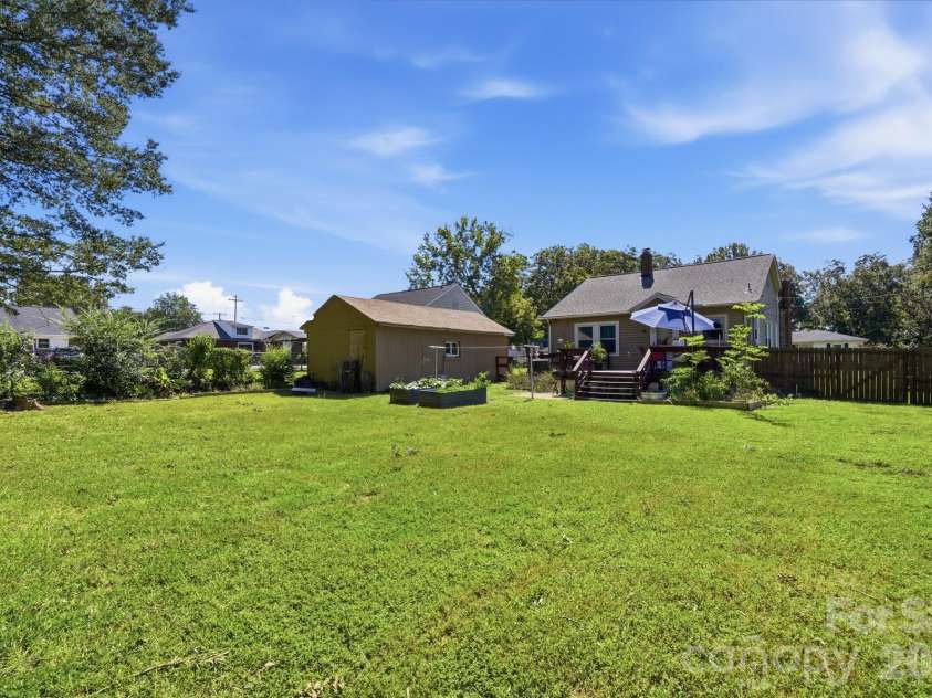 605 Peach Street, Kannapolis, NC 28083.  MLS# CAR4419571, YatesRealty ID 49801. 