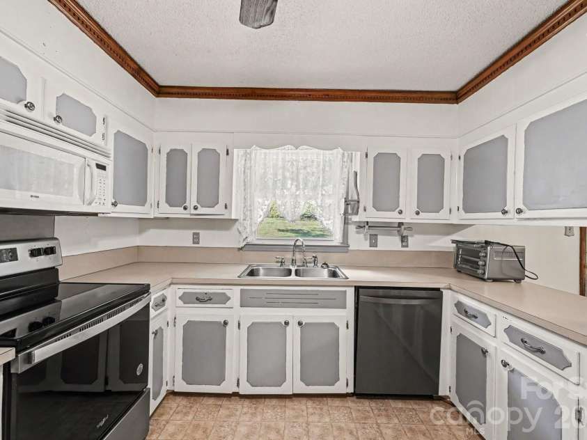 141 Howie Street, Mount Holly, NC 28120.  MLS# CAR4419633, YatesRealty ID 49803. 