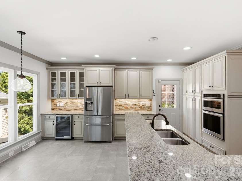 7130 Prescott Pond Lane, Charlotte, NC 28270.  MLS# CAR4419460, YatesRealty ID 49805. Breakfast room