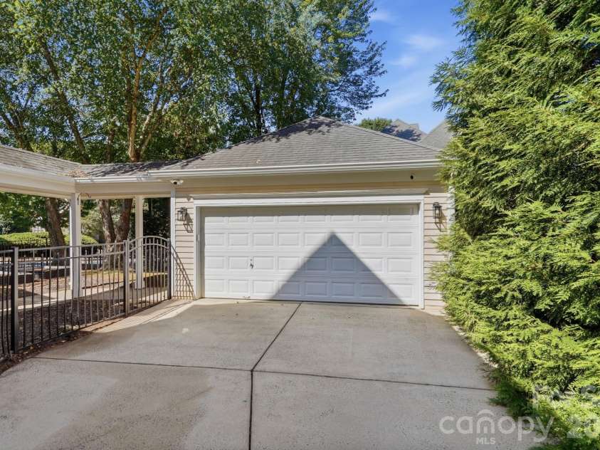 7130 Prescott Pond Lane, Charlotte, NC 28270.  MLS# CAR4419460, YatesRealty ID 49805. Detach garage