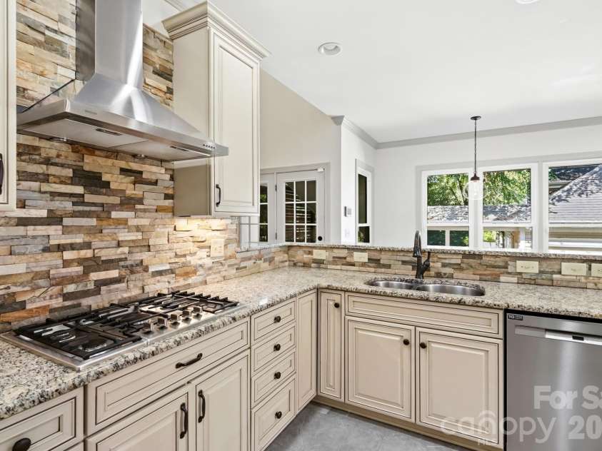 7130 Prescott Pond Lane, Charlotte, NC 28270.  MLS# CAR4419460, YatesRealty ID 49805. Kitchen