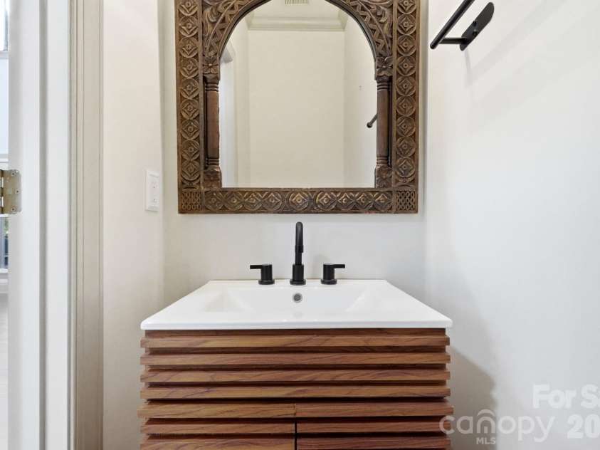 7130 Prescott Pond Lane, Charlotte, NC 28270.  MLS# CAR4419460, YatesRealty ID 49805. Powder room