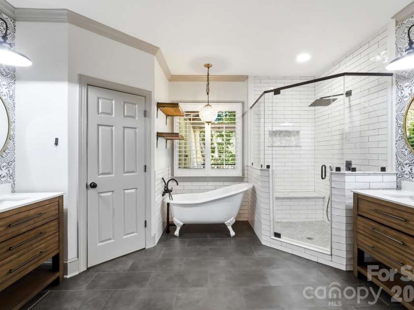 7130 Prescott Pond Lane, Charlotte, NC 28270.  MLS# CAR4419460, YatesRealty ID 49805. Primary bathroom