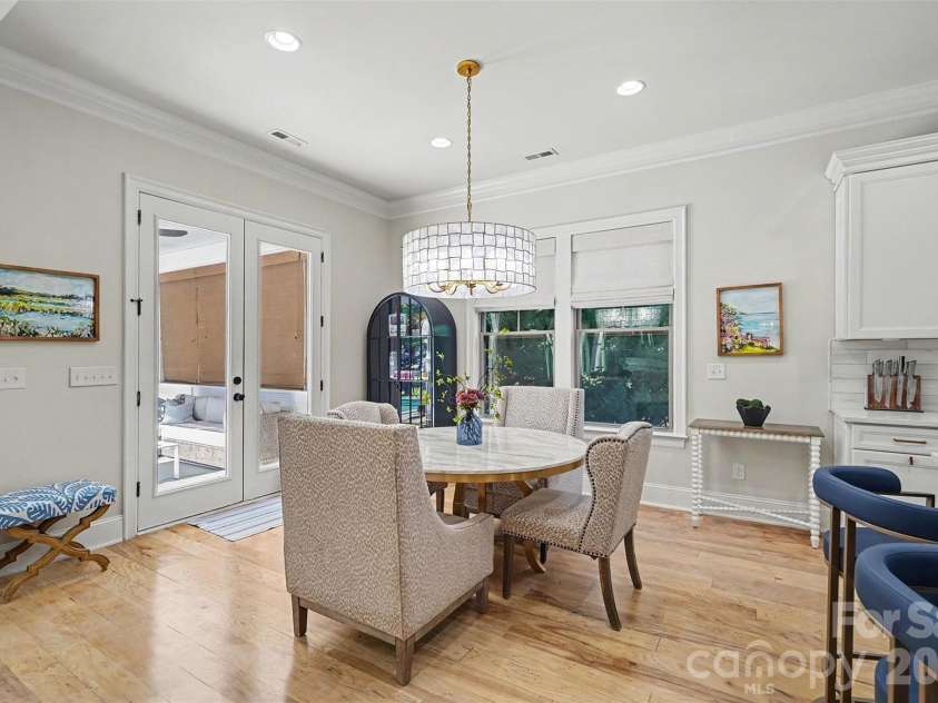 15304 Wyndham Oaks Drive, Charlotte, NC 28277.  MLS# CAR4419486, YatesRealty ID 49806. Causal Dining Area