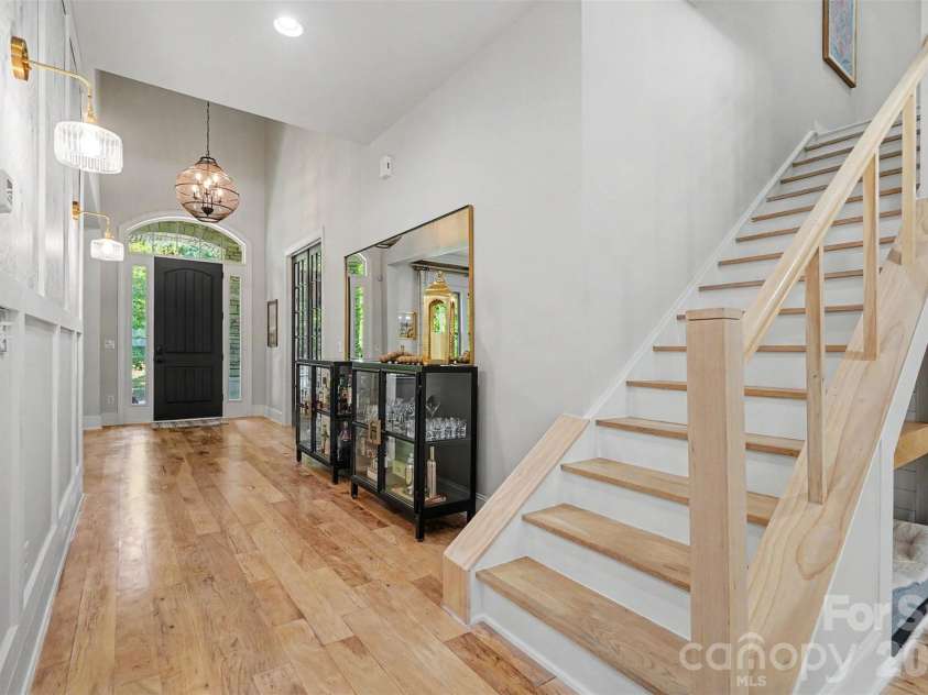 15304 Wyndham Oaks Drive, Charlotte, NC 28277.  MLS# CAR4419486, YatesRealty ID 49806. Hall
