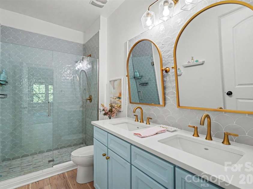 15304 Wyndham Oaks Drive, Charlotte, NC 28277.  MLS# CAR4419486, YatesRealty ID 49806. Hall Bath