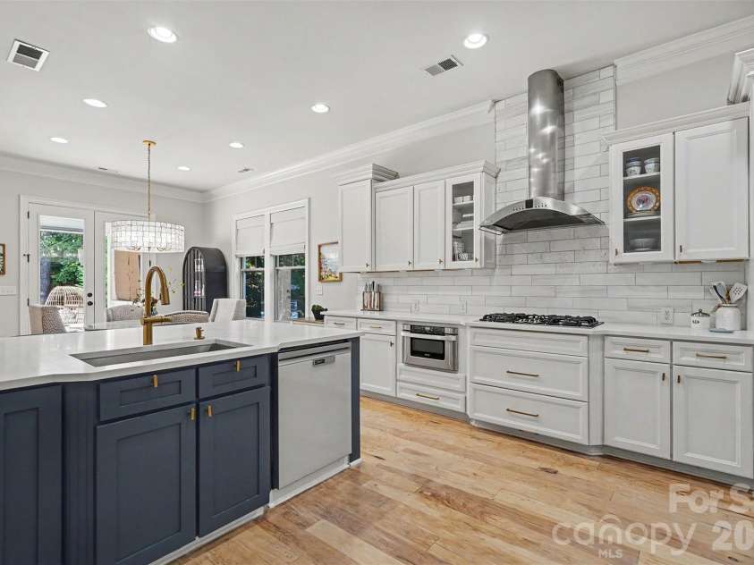 15304 Wyndham Oaks Drive, Charlotte, NC 28277.  MLS# CAR4419486, YatesRealty ID 49806. Kitchen