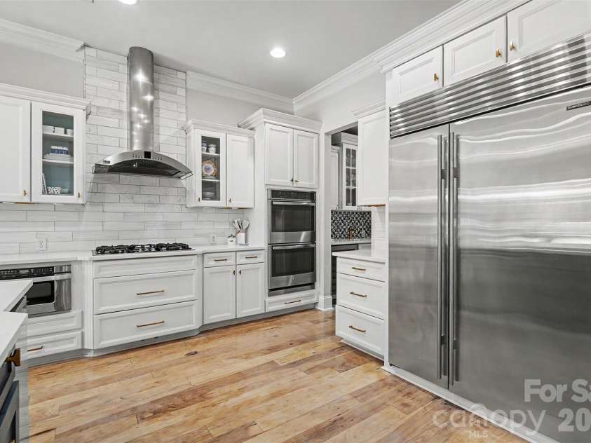 15304 Wyndham Oaks Drive, Charlotte, NC 28277.  MLS# CAR4419486, YatesRealty ID 49806. Kitchen